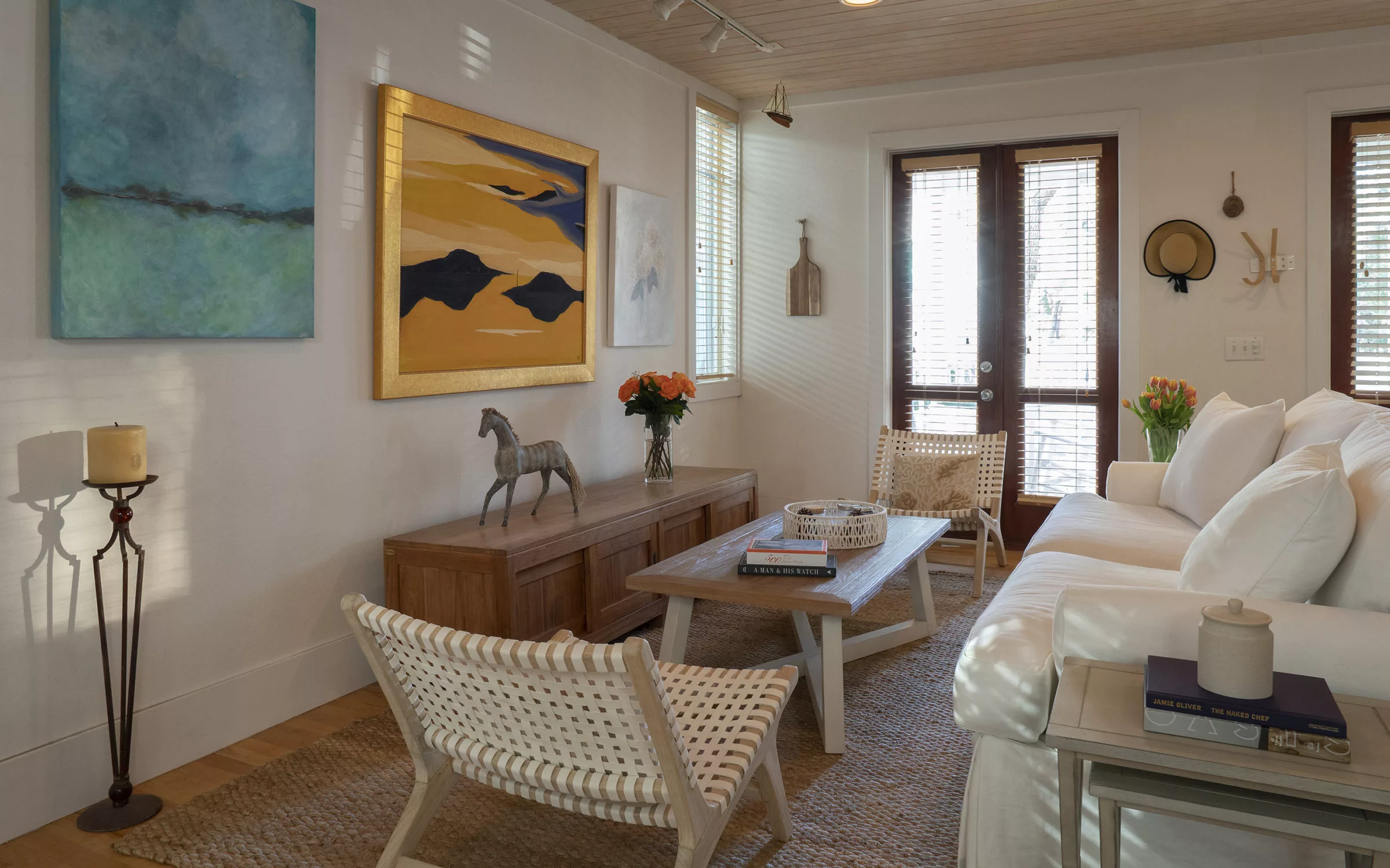 Explore Inside Erica Johansson Greene's Newly Redone Seaside Home, Mojo Biblio