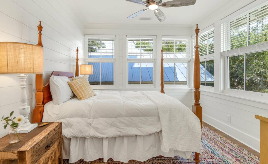 King size bed of 36 E Ruskin Street, Seaside, Florida