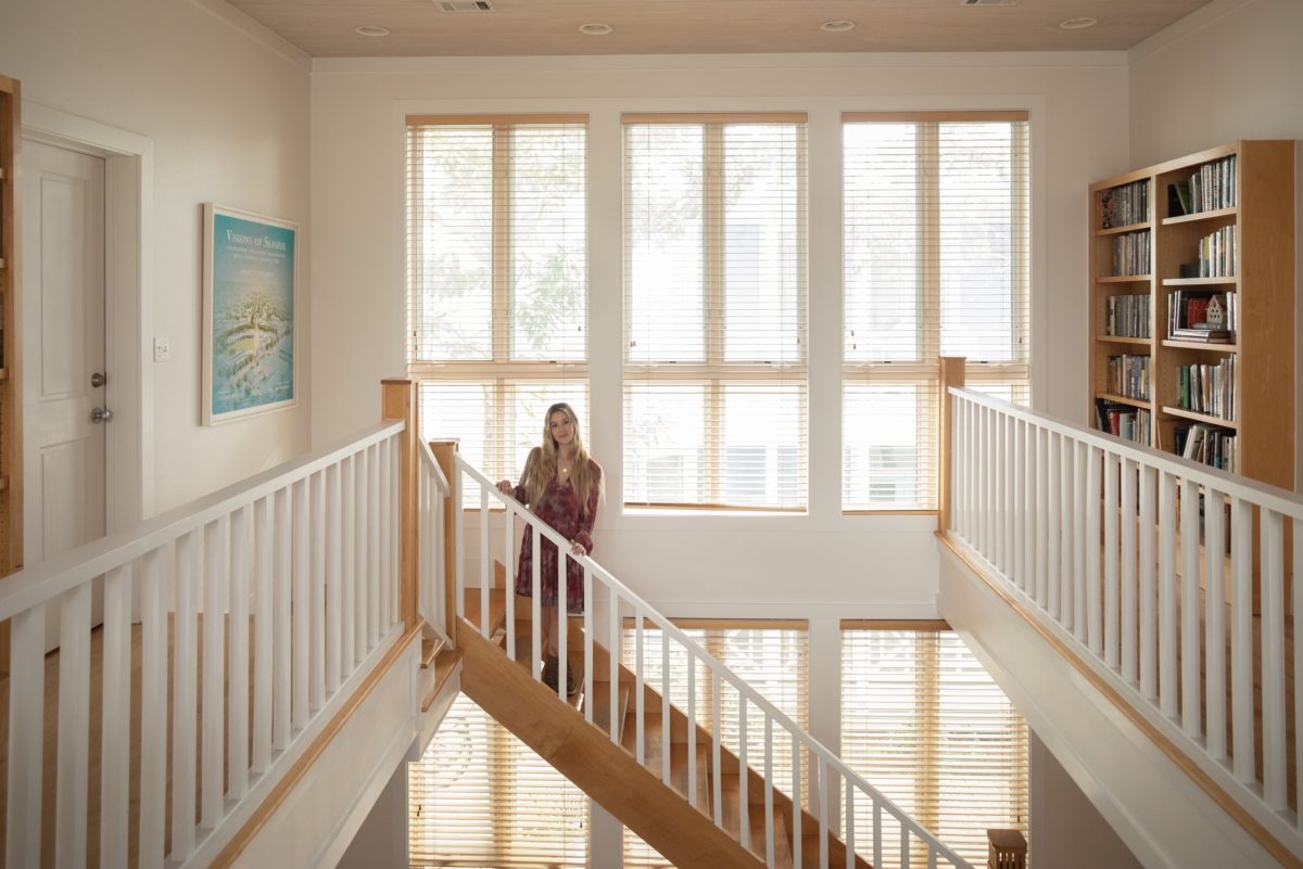 Explore Inside Erica Johansson Greene's Newly Redone Seaside Home, Mojo Biblio