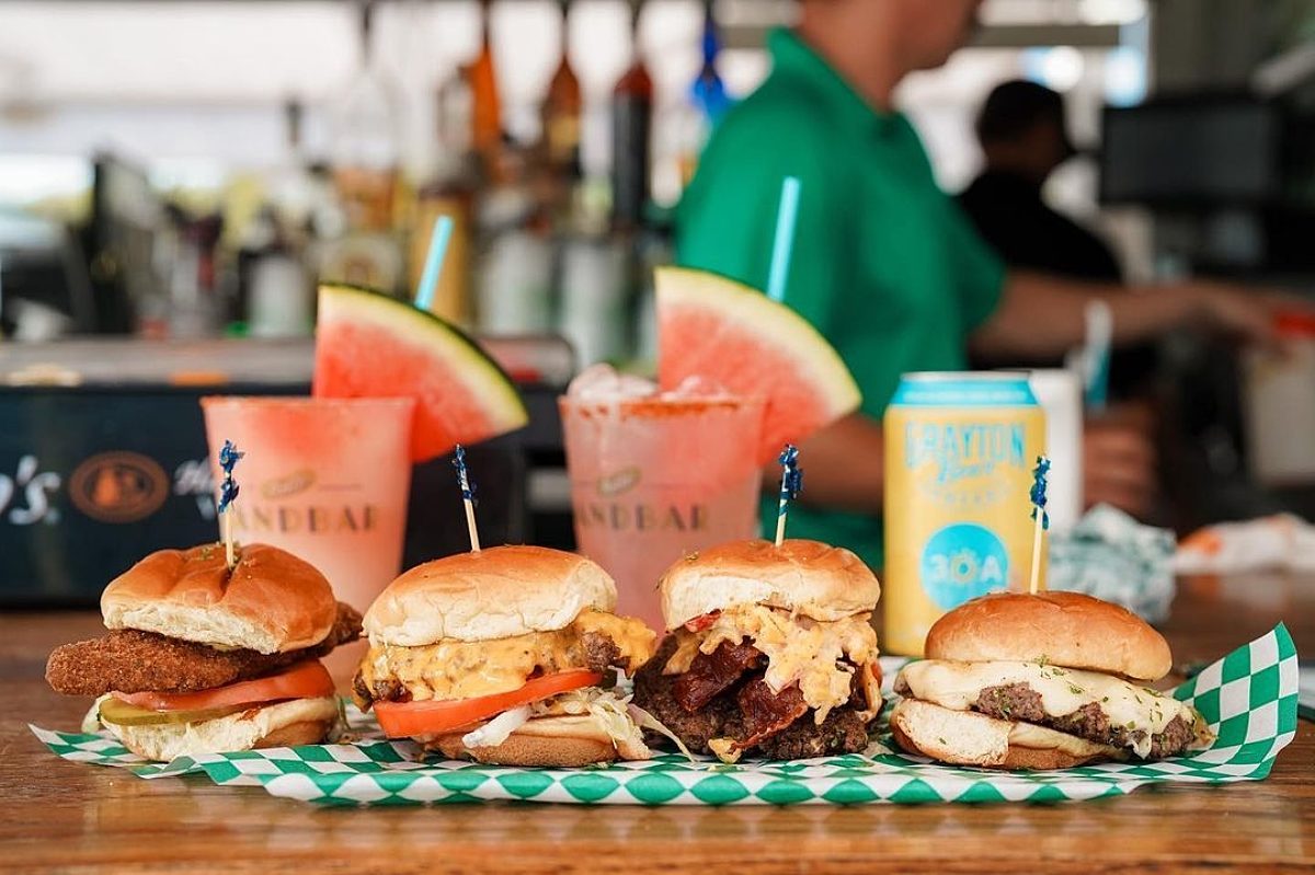 Fresh coctails and hamburguers in Seaside, Florida