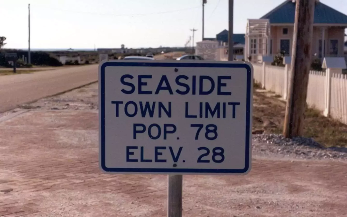 Seaside town limit signal