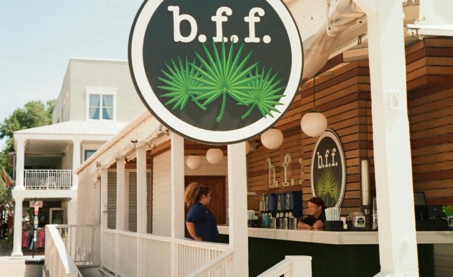 B.F.F. in Seaside: Nice Cold Beverages Before Dinner